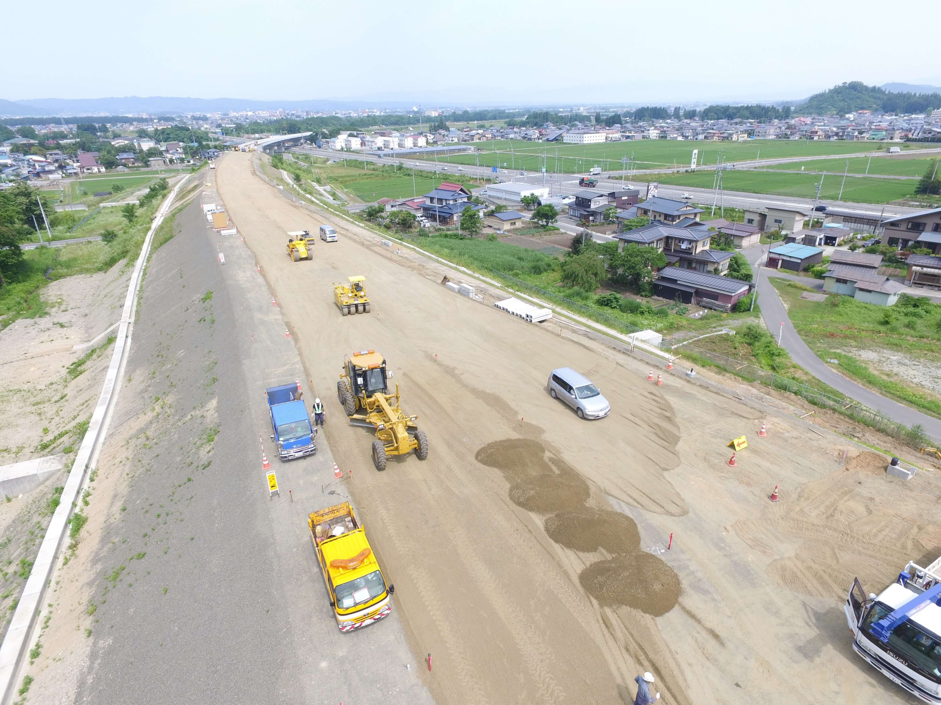 東北中央自動車道　万世西道路舗装工事（山形県米沢市万世地内）