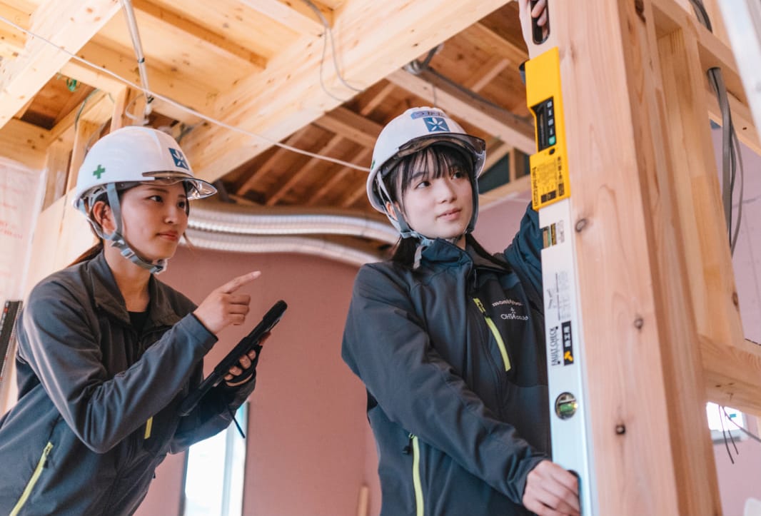 計測を教える先輩と実践中の後輩